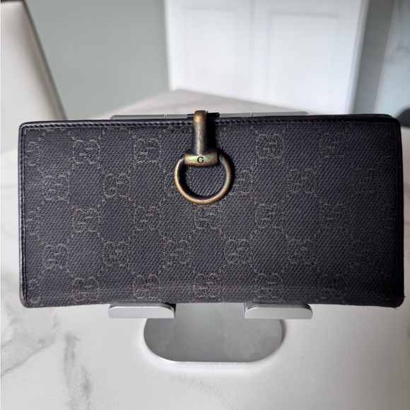 Gucci Handbags - Authentic Gucci Vintage Horsebit Wallet in good condition